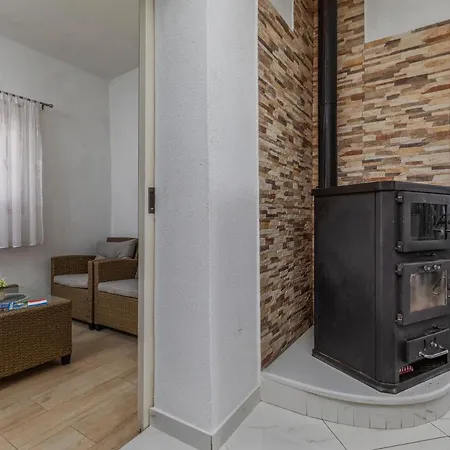 Family Friendly With A Swimming Pool - 22975 * Makarska