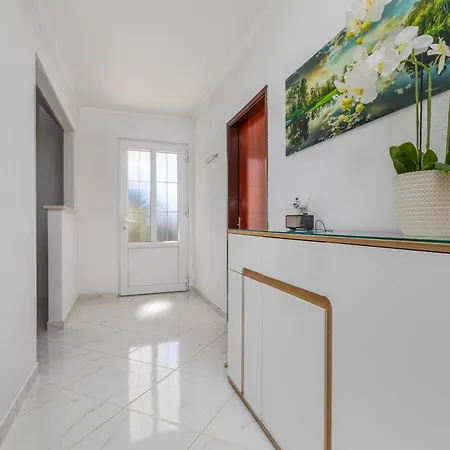 Family Friendly With A Swimming Pool - 22975 *