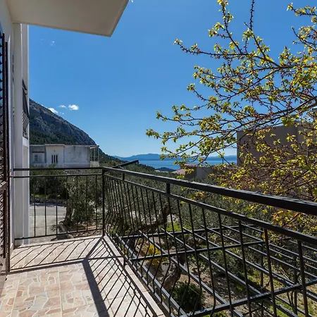 Family Friendly With A Swimming Pool - 22975 Makarska