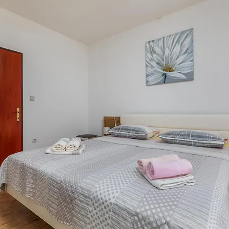 Family Friendly With A Swimming Pool - 22975 Apartmán