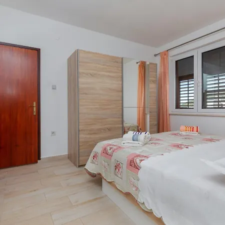 Family Friendly With A Swimming Pool - 22975 Apartmán Makarská