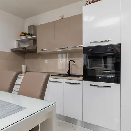 Family Friendly With A Swimming Pool - 22975 Apartmán Makarská